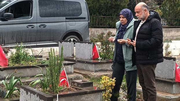 Depremzedeler arife gününde yakınlarının mezarlarını ziyaret etti