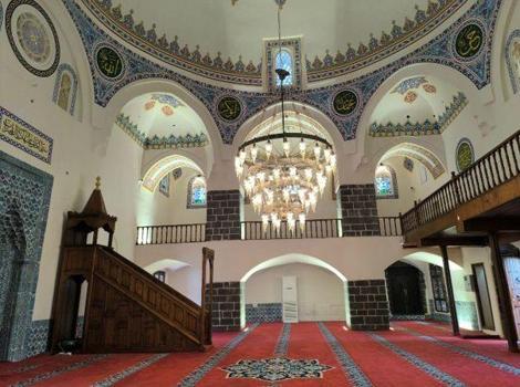 Restore edilen 3 tarihi cami, bayramda ibadete açılacak
