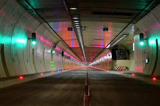 İstanbul - Türk şirketin inşa ettii Slovenya ile Avusturya’yı birbirine bağlayan tünel trafiğe açıldı