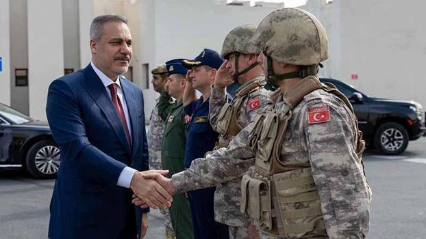 Bakan Fidan, Katar-Türk Birleşik Müşterek Kuvvet Komutanlığı Karargahı’nı ziyaret etti
