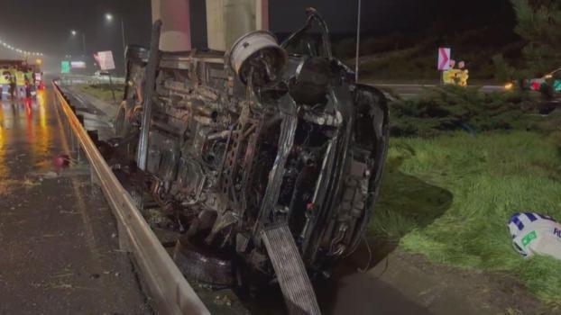 İstanbul - Kuzey Marmara Otoyolu'nda bariyerlere çarpan minibüs takla attı: 1 ölü, 1 yaralı