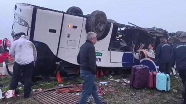 Adana'da yolcu otobüsü devrildi; çok sayıda yaralı var