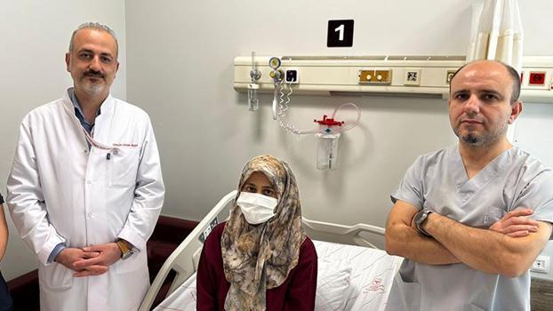 Tatile geldiği Antalya'da kanser olduğunu öğrendi; öğrencilerine kavuşacağı günü iple çekiyor