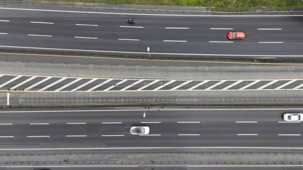 İstanbul - İstanbul'da bayramın ilk günü yollar boş kaldı