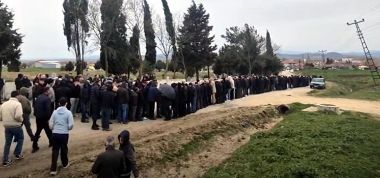 Edirne'de mezarlıkta bayramlaşma geleneği