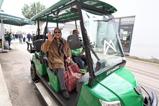 Büyükşehir ekipleri bayram boyunca mezarlıklarda vatandaşların yanında