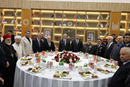 Mardin'de farklı inançların temsilcileri bayramlaşma programında buluştu