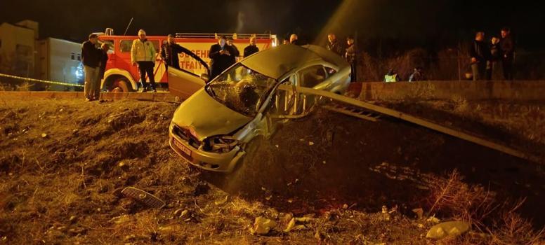 Sivas'ta otomobil bariyerlere çarptı: 2 yaralı