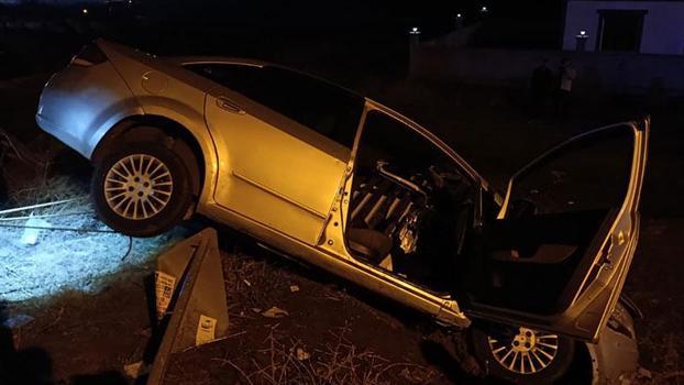 Sivas'ta otomobil bariyerlere çarptı: 2 yaralı