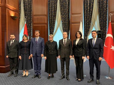 Siyasi partiler bayramlaştı