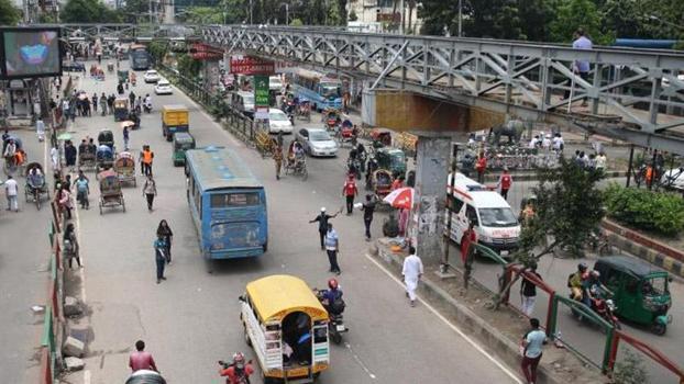 Bangladeş'te otobüs ile tren çarpıştı: 12 ölü, 26 yaralı