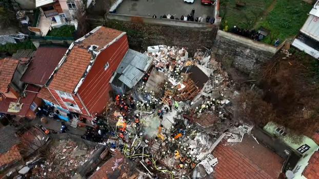 İstanbul – Fatih’te çöken 2 binadaki kurtarma çalışmaları havadan görüntülendi