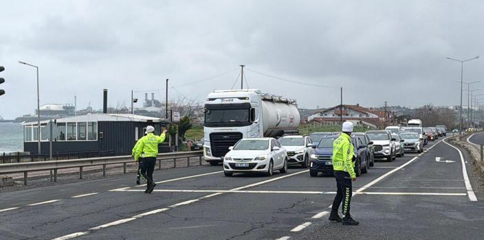 Tekirdağ-İstanbul kara yolunda araç yoğunluğu; ağır vasıtalara kısıtlama / Ek fotoğraflar