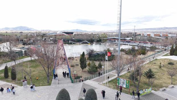 Kayseri’de bayramda hayvanat bahçesine yoğun ilgi