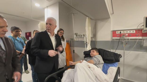 İstanbul - Vali Gül, Fatih'teki çöken binaların enkazından kurtarılan yaralıları ziyaret etti