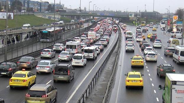 İstanbul'da haftanın ilk iş gününde trafik yoğunluğu