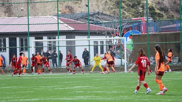 Yüksekova Spor sahasında Trabzonspor ile berabere kaldı