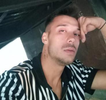 Önünü kesen kişiler tarafından kalbinden bıçaklanan müzisyen öldü