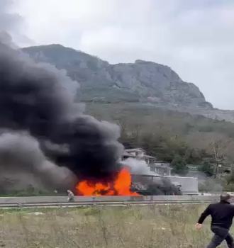 3 aracın karıştığı zincirleme kaza: 2 yaralı