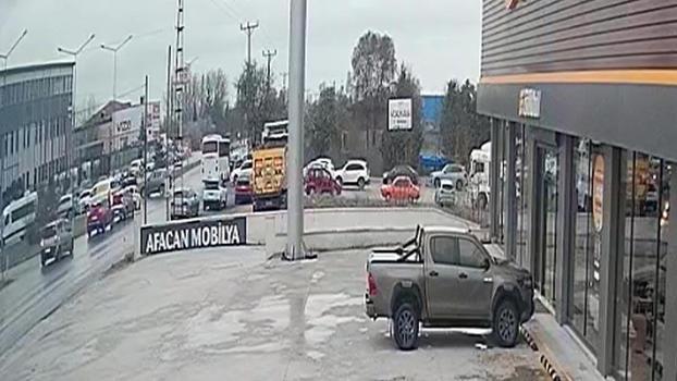 Kırklareli'deki zincirleme kazada 5 kişi yaralandı; kaza anı kamerada