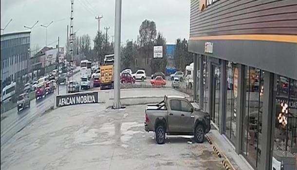 Kırklareli'deki zincirleme kazada 5 kişi yaralandı; kaza anı kamerada