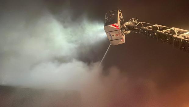 İstanbul - Sultangazi'de 2 katlı binada çıkan yangın söndürüldü