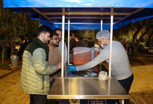 Üniversite öğrencilerine sınav haftası boyunca sıcak çorba ikramı