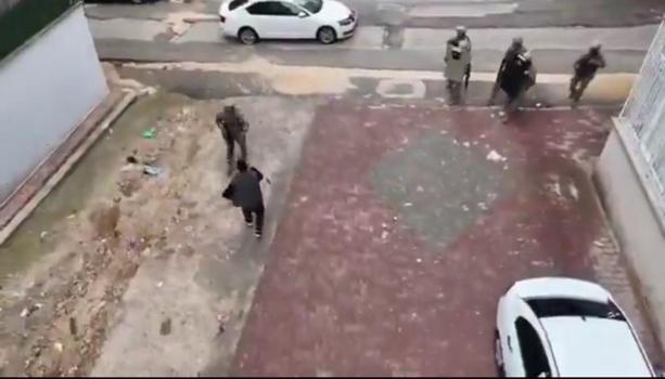 Gaziantep’te firari hükümlü polisi tabanca ile tehdit etti