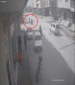 Adana'da iki motosiklet çarpıştı; 3 yaralı