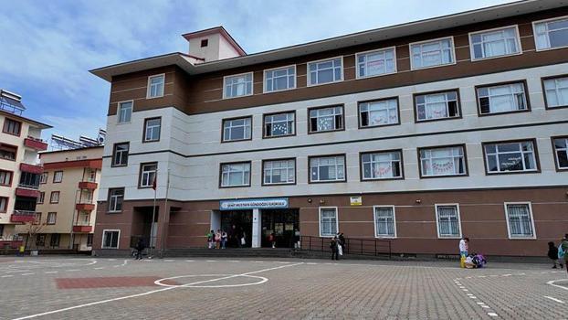 Sınıfta sıkılan spreyden etkilenen 6 öğrenci hastaneye kaldırıldı