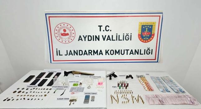 Uyuşturucu ve tarihi eser operasyonu: 2 gözaltı, şüpheliler adliyede