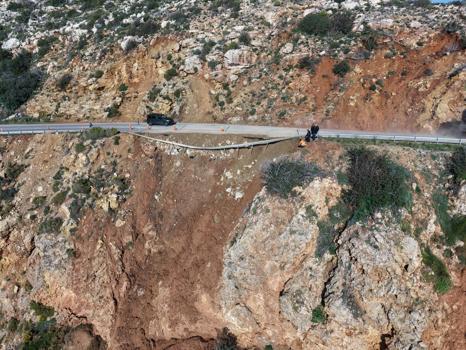 Aydıncık-Bozyazı karayolunda çökme yaşandı