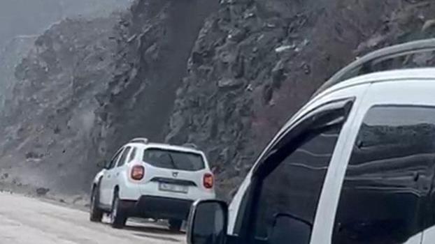 Yüksekova'da heyelan anları kamerada