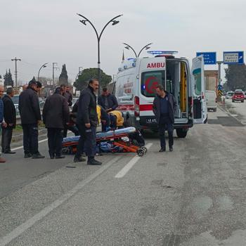 Minibüsün çarptığı yaya yaralandı; kaza anı kamerada