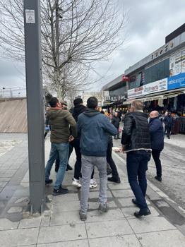 Seyyar satıcıların zabıta görevlilerine saldırı anı kamerada: 2 yaralı, 2 tutuklama