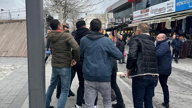 Seyyar satıcıların zabıta görevlilerine saldırı anı kamerada: 2 yaralı, 2 tutuklama