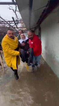 Hatay'da sağanak ve dolu nedeniyle yollar göle döndü (2)