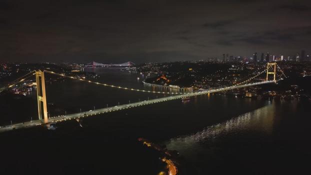 İstanbul - FSM Köprüsü 'Endometriozis' farkındalığı kapsamında sarı ışıklarla aydınlatıldı