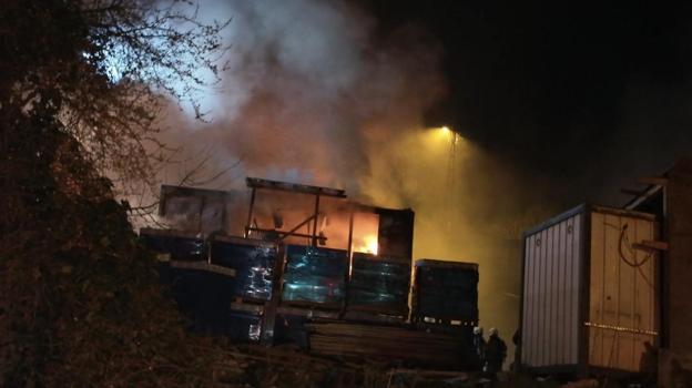 İstanbul - Üsküdar’da işçi konteyneri alev alev yandı