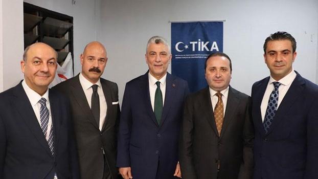 Bakan Bolat, Kamerun'da ‘Sokak Çocuklarına Serigrafi Baskı Atölyesi Projesi’ni ziyaret etti