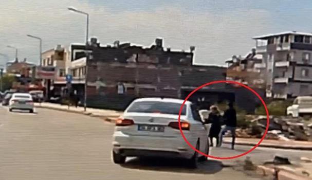 Yolda yürüyen kadının boynundaki kolyesini gasbeden şüpheli tutuklandı