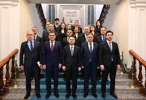 Bakan Gürlek KKTC İçişleri Bakanı Oğuz ile bir araya geldi