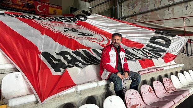 Yaptırdığı 55 metrekarelik bayrakla Samsunspor'un tüm Avrupa deplasmanlarına gitti
