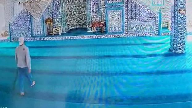 Cezaevinden izinli çıktı, girdiği 3 camideki ses sistemlerini sopayla kırıp söktü