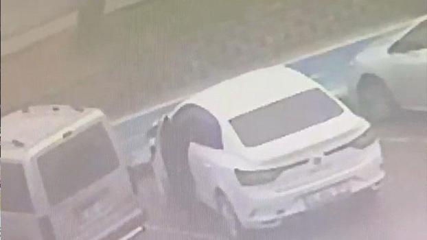 Bursa'da araçlardan eşya çalan hırsız yakalandı; o anlar kamerada