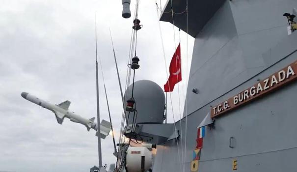 ATMACA gemisavar füzesi, hedefi tam isabetle vurdu