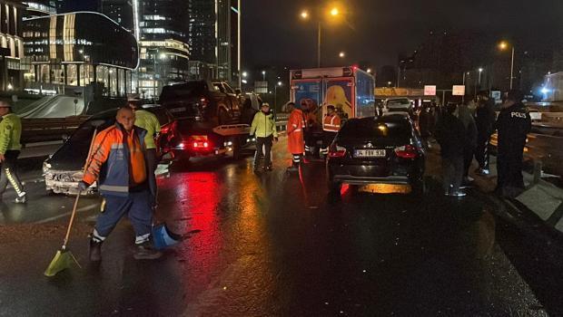 Ataşehir'de 8 aracın karıştığı zincirleme kaza: 4 yaralı