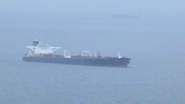 İstanbul- Karadeniz'de saldırıya uğrayan petrol tankeri Türkeli Demirleme Sahası'na çekildi