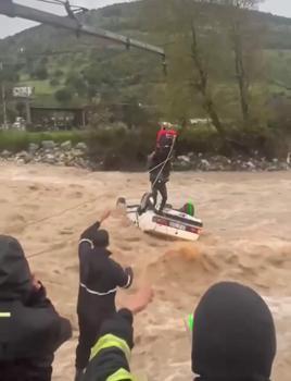 Muğla’da otomobil sel sularına kapıldı: 1 ölü, 1 yaralı / Ek fotoğraf