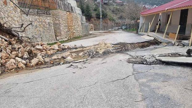 Mersin'de heyelan nedeniyle bazı evler zarar gördü